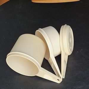 Tupperware nesting measuring cups